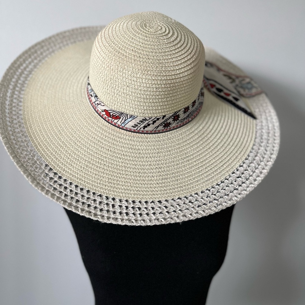 Elegant Beige Sun Hat with Patterned Band